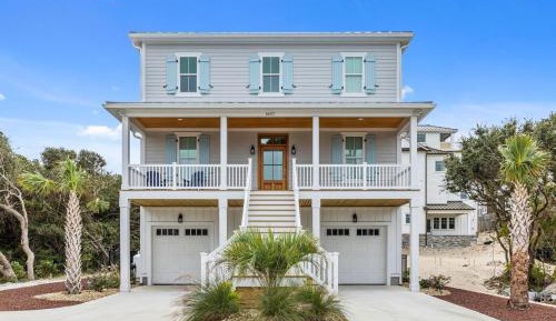 Four-Bedroom Holiday Home