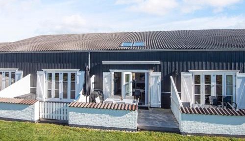Three-Bedroom Holiday Home 
