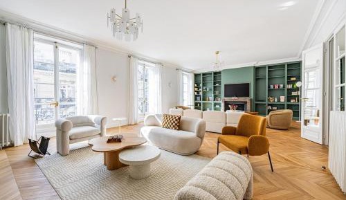 Four-Bedroom Luxury Apartment