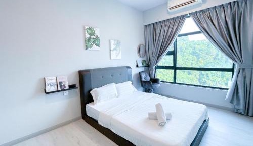 Two-Bedroom Apartment with Mountain View