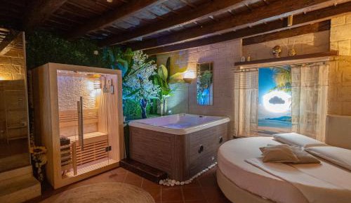 Suite with Spa Access
