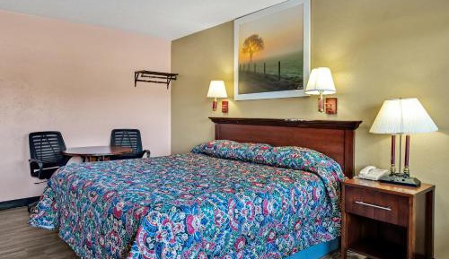Deluxe King Room
