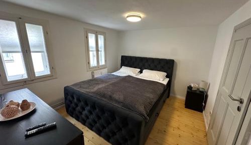 Classic One-Bedroom Apartment with King Bed
