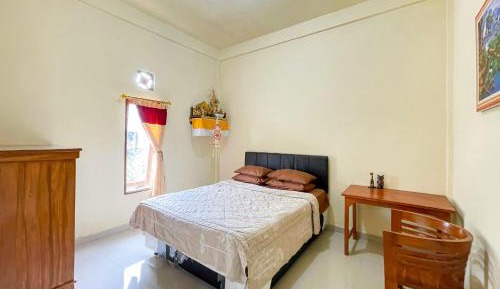Standard Double Room with Shared Bathroom
