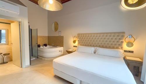 Suite with Hot Tub and Terrace