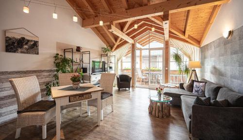 Apartment with Mountain View