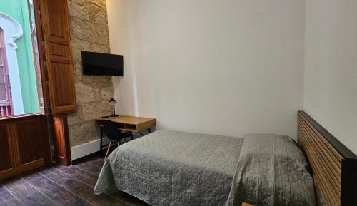 Single Room with Shared Bathroom