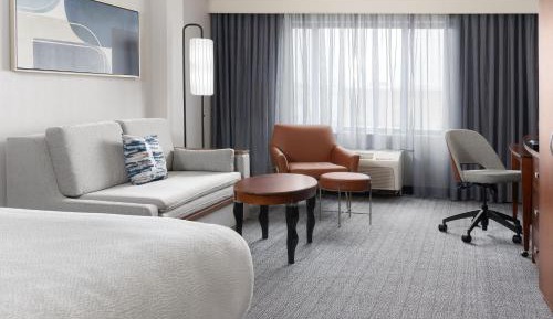 Larger Guest room, 1 King, Sofa bed