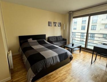 Studio Apartment with Queen Bed