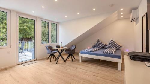 Superior One-Bedroom Apartment
