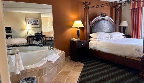 King Suite with Spa Bath - Non-Smoking