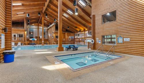 One-Bedroom Apartment with Pool View