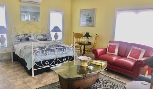 One-Bedroom Holiday Home