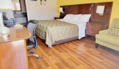 Deluxe Double Room (2 Adults + 1 Child)