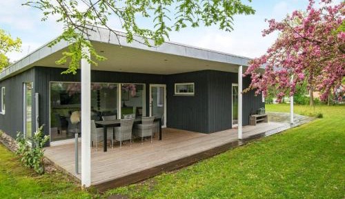 Three-Bedroom Holiday Home 