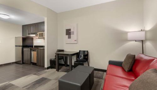Queen Room with Sofa Bed and Kitchen - Pet Friendly