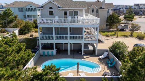 Seven-Bedroom Holiday Home