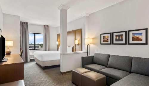 King Suite - Accessible/Non-Smoking