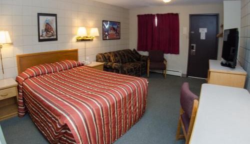 Queen Room with Sofa Bed - Smoking