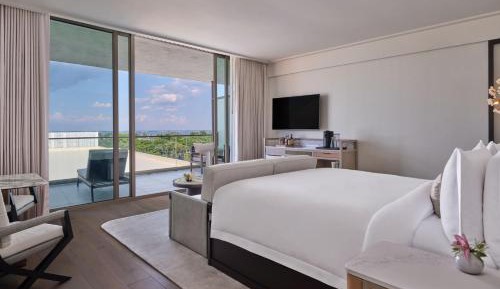 Superior King Room - Partial Bay View