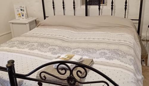 Classic One-Bedroom Apartment with King Bed