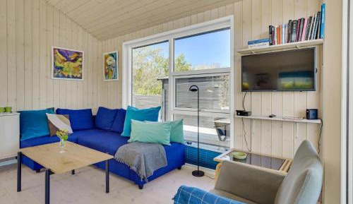 One-Bedroom Holiday Home