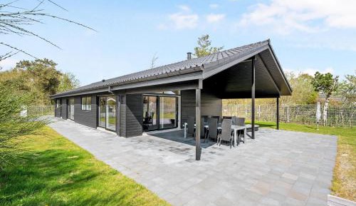 Four-Bedroom Holiday Home