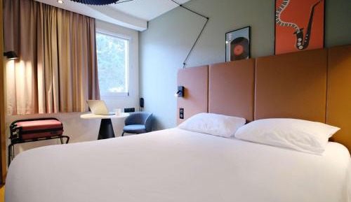 Standard Room with One Double bed and One Small bed