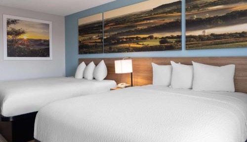 Queen Room with Two Queen Beds - Non-Smoking