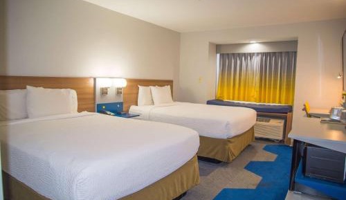 Queen Room with Two Queen Beds and Roll-in Shower - Mobility Accessible/Non-Smoking
