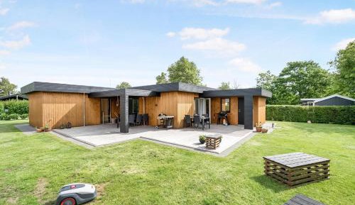 Four-Bedroom Holiday Home