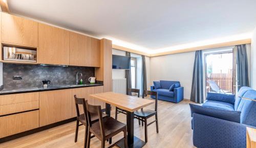 Deluxe One-Bedroom Apartment with Garden