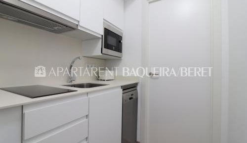 Renovated Studio (2 Adults) with Parking