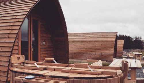 Comfort Cabin with 2 Person Hot Tub