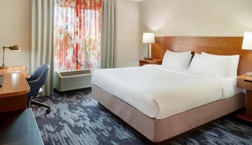 King Room with Adapted Tub - Mobility and Hearing Accessible