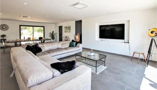 Four-Bedroom Holiday Home