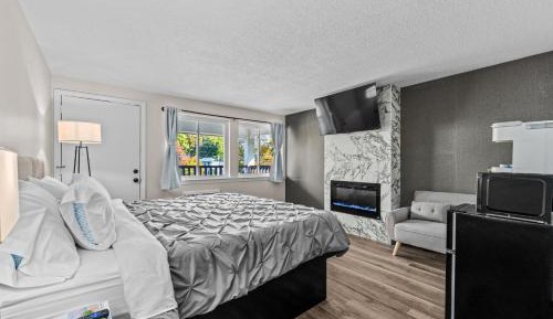 Deluxe King Room