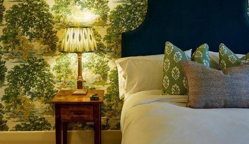 Oak Character Room