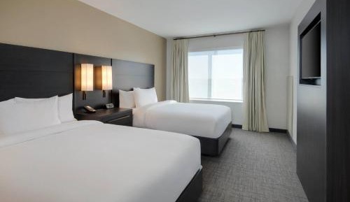 One-Bedroom Queen Suite