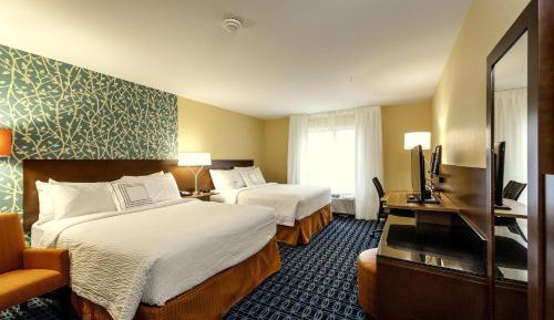 Queen Room with Two Queen Beds and Adapted Tub - Mobility and Hearing Accessible