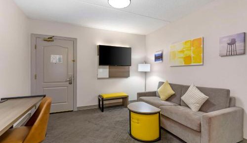 Studio Suite with Two Queen Beds - Non-Smoking