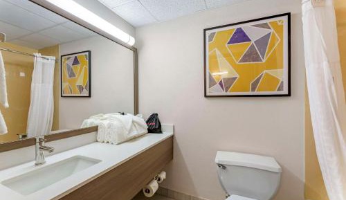 Queen Room with Two Queen Beds/Non-Smoking 
