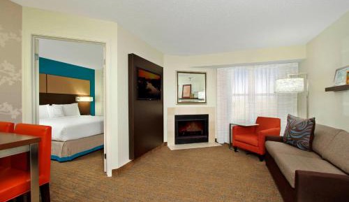 One-Bedroom Queen Suite