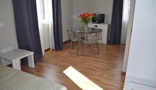 One-Bedroom Apartment with Balcony
