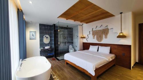 Deluxe Double Room with Bath