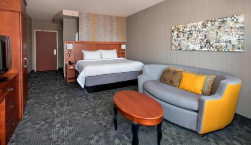 Larger Guest room, 1 King, Sofa bed