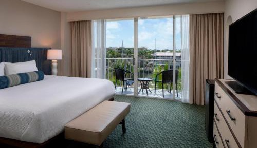1 Bedroom Suite, 1 King, Sofa bed, Marina view, Whirlpool