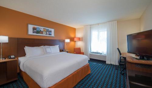King Room with Adapted Tub - Mobility and Hearing Accessible