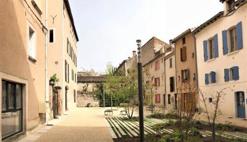 One-Bedroom Apartment with Garden View