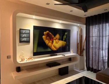 One-Bedroom Apartment with Balcony
